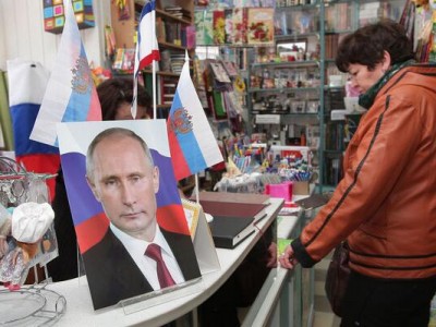 В Крыму начали продавать российскую символику