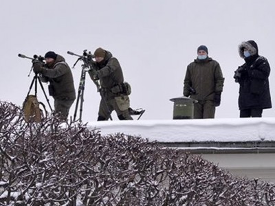 Снайперы возле Пискаревского кладбища во время посещения В.Путина