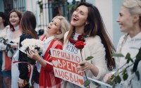 Женская цепь солидарности у посольства Беларуси в Москве