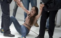  Femen  .  