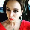 "Он швырнул меня об стену, приподнял за шею и начал душить"
