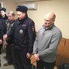 Теперь он в наручниках